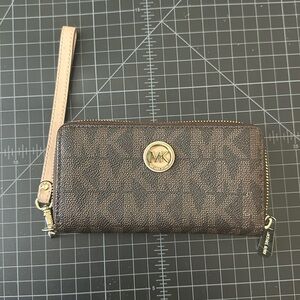 Michael Kors wristlet/ wallet